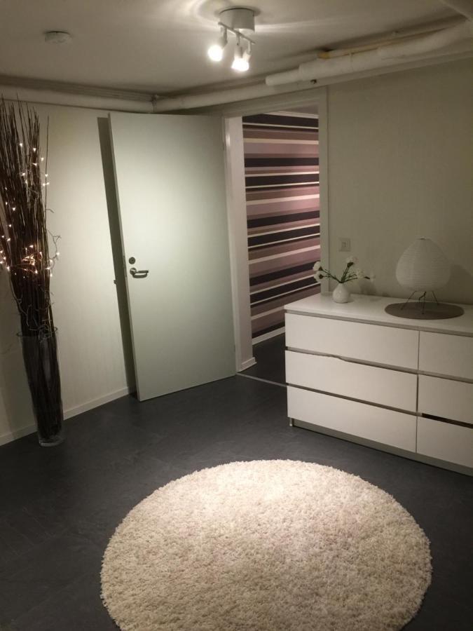 Bo Centralt I Vaernamo Bagian luar foto